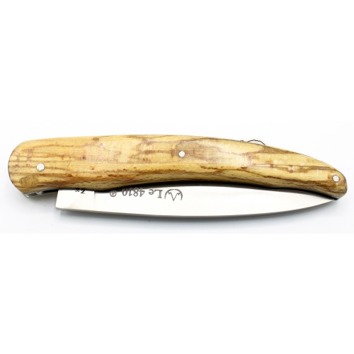 The 4810 folding knife in beech wood