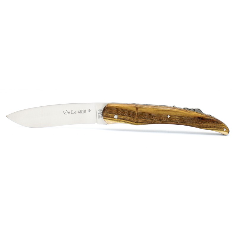The 4810 folding knife in pistachio